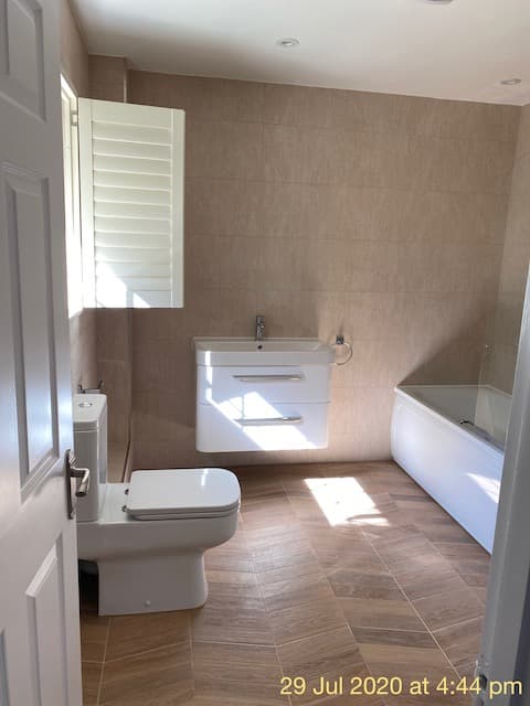 Spacious 2 Bedroom Bungalow - view 3