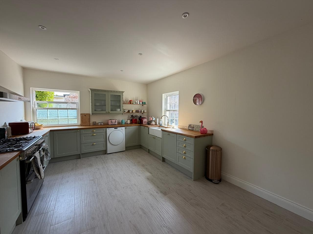 Spacious 3-Bedroom Bungalow with Garden & Parking - view 4
