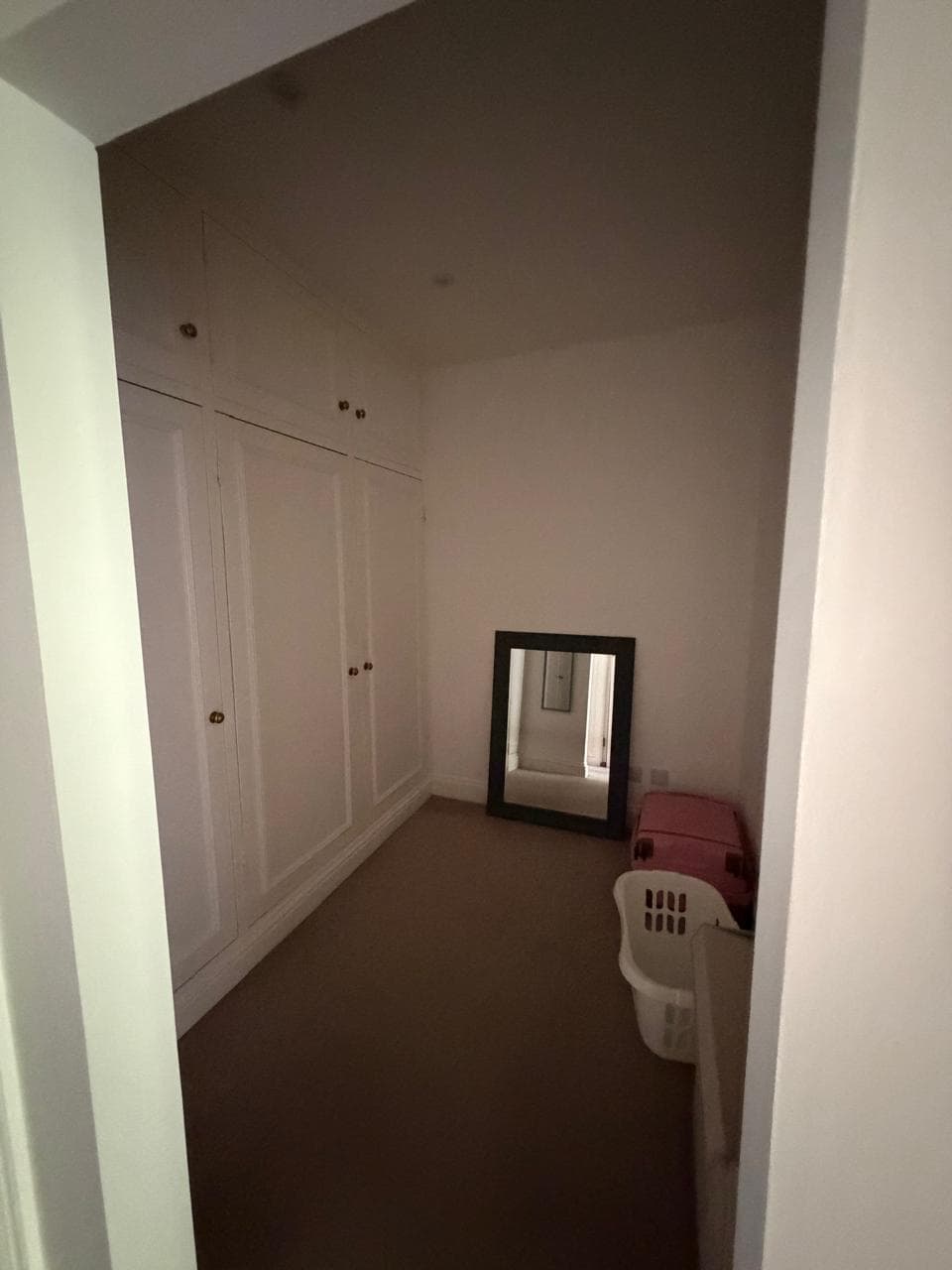 Spacious 3-Bedroom Bungalow with Garden & Parking - view 5